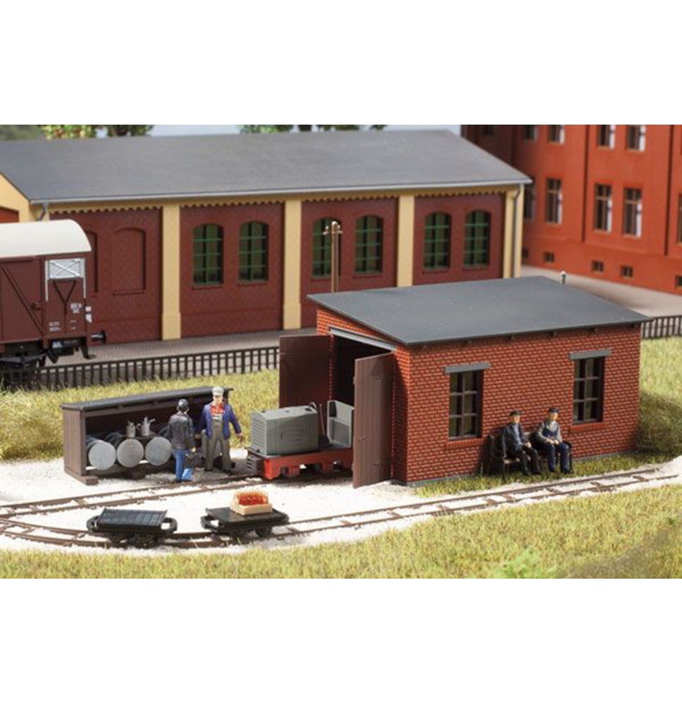 H0 Feldbahnlokschuppen+Tanks