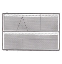 Hoher Maschendrahtzaun mit Stacheldraht