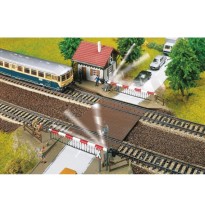 Bahnübergang mit Schrankenwär