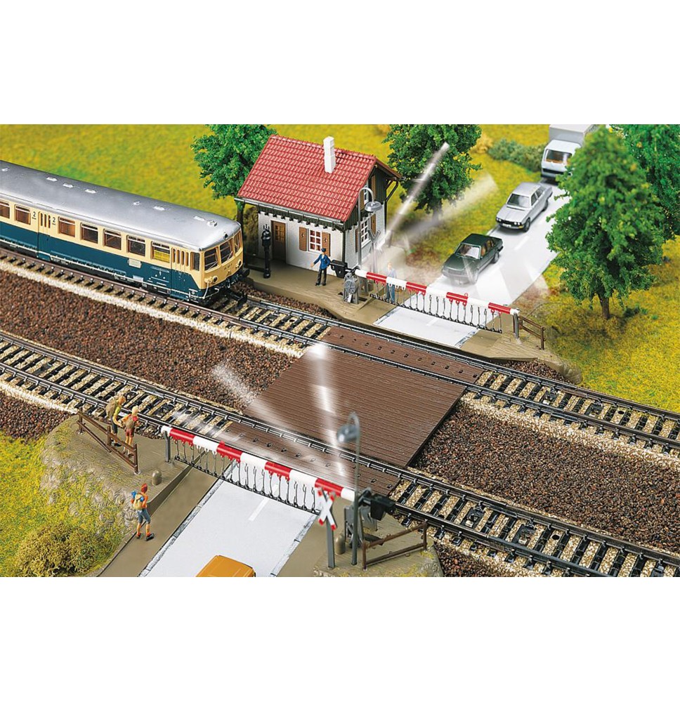 Bahnübergang mit Schrankenwär