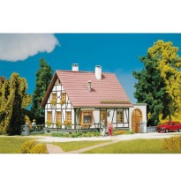 Fachwerkhaus mit Garage