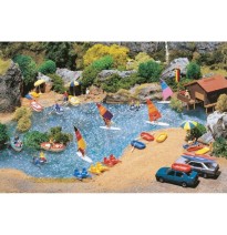 Boote und Surfbretter