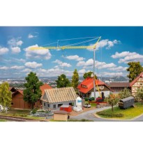 Haus im Bau mit Kran