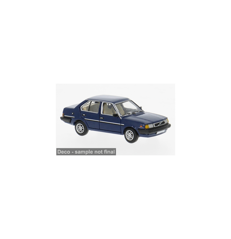 Volvo 340 in dunkelblau