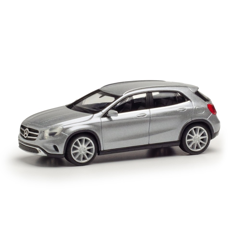 Mercedes-Benz GLA iridiumsilber