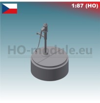 Betonring mit Wasserpumpe – Brunnen