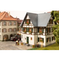 Blumenkästen blühend rot